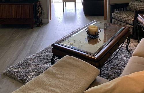 Central Okanagan House | Lakehouse Lower Suite