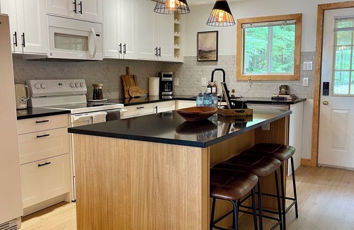 Dysart et al Cabin | LakeKabin - Waterfront Private Cottage/HotTub,Kayaks,Canoe,BBQ