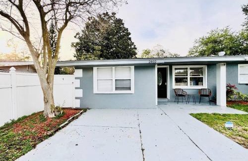 Crystal Lake House | Lakeland Gem Near Seu-fsc Game Room Fun
