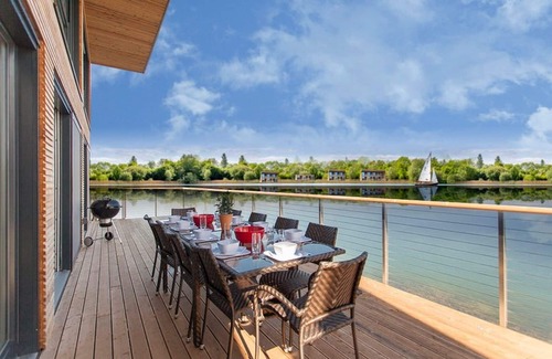 Lechlade House | Lakes by Yoo holiday house rental with shared indoor pool, internet access