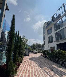 Bhimtal Hotel | Lakes Nine By Vaishali Deepika