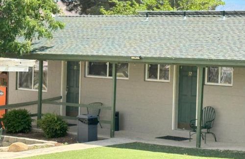 Wofford Heights Hotel | Lakeshore Lodge