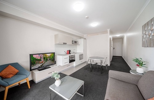 Greenway Apartment | Lakeside 1-Bed with A/C, Parking & Balcony