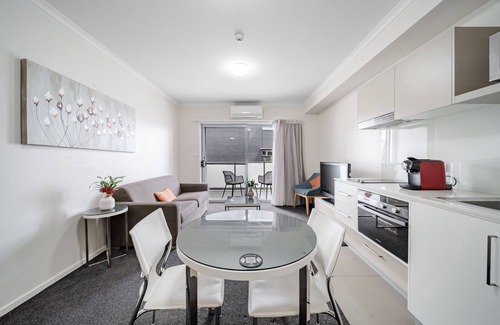 Greenway Apartment | Lakeside 1-Bed with A/C, Parking & Balcony