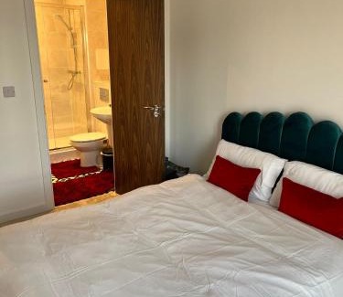 West Thurrock Apartment | Lakeside Apartment - 2 Bed, Free Parking