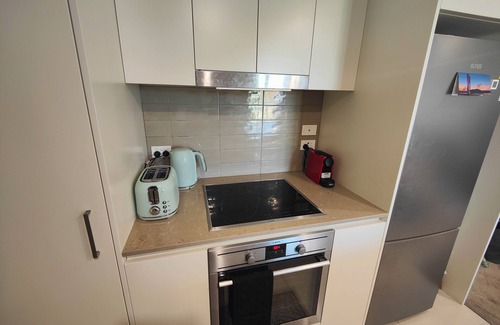 Kingston Apartment | Lakeside apartment, walking distance to foreshore