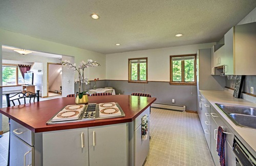Lanesborough House | Lakeside Berkshires Home Near Hiking & Skiing!