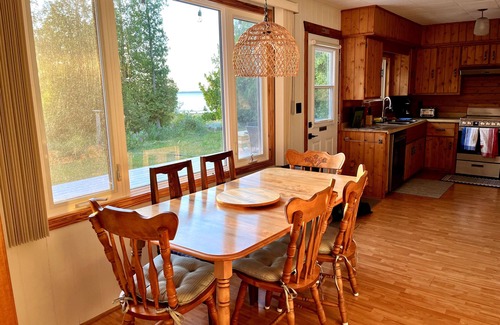Northern Bruce Peninsula Cottage | Lakeside Cottage - Serene Getaway with Breathtaking Sunsets - Pet Friendly