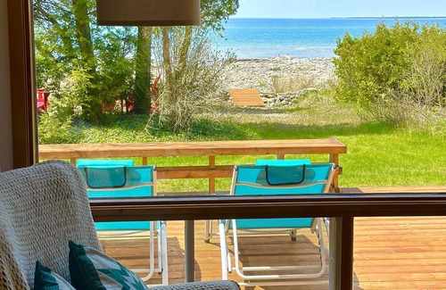 Northern Bruce Peninsula Cottage | Lakeside Cottage - Serene Getaway with Breathtaking Sunsets - Pet Friendly