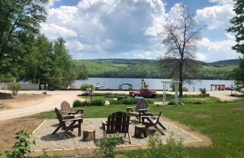 Holderness Cottage | Lakeside Cottage with Kitchen