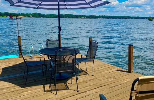 Cobb Cottage | Lakeside Cottage with dock, 3BR and 1BA