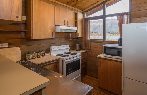 Wanaka Cottage | Lakeside Escape - Wanaka Holiday Bach