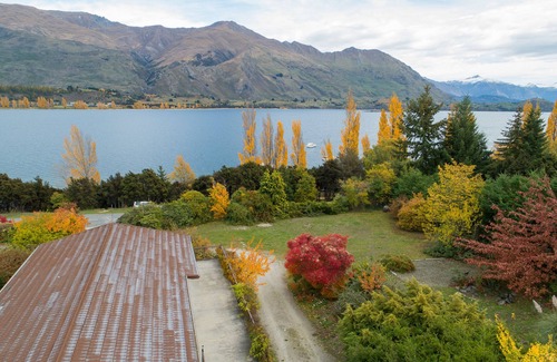 Wanaka Cottage | Lakeside Escape - Wanaka Holiday Bach