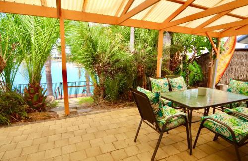Encounter Bay House | Lakeside Getaway - 4br Jetty, Wi-fi, Waterfront