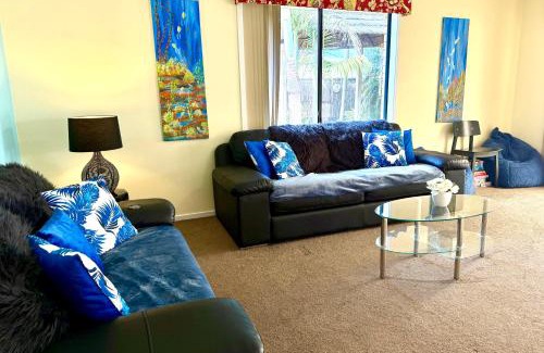 Encounter Bay House | Lakeside Getaway - 4br Jetty, Wi-fi, Waterfront
