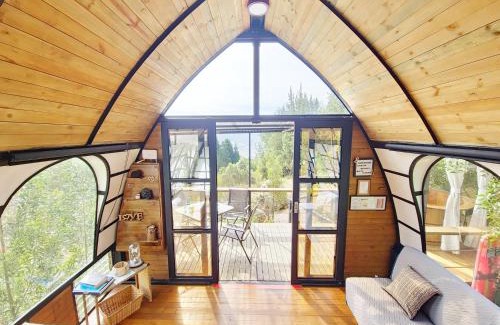 Guarne House | Lakeside Glamping with View Fire Pit Hammock