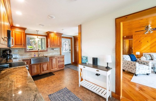 Holland House | Lakeside Haven: Tranquil Waters