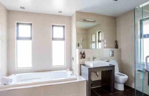 Karapiro Hotel | Lakeside Health and Wellness Resort