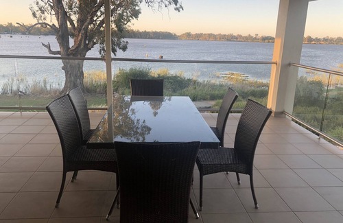 Nagambie House | Lakeside House on Nagambie Lakes from $150pppn