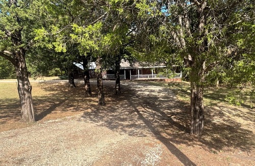 Kingston Apartment | Lakeside Landing Guest House, Lake Access, Hiking, Starlink