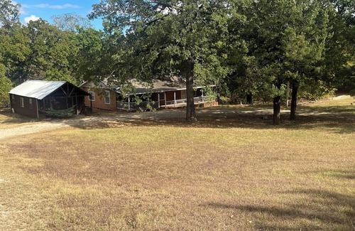 Kingston Apartment | Lakeside Landing Guest House, Lake Access, Hiking, Starlink
