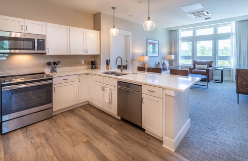 Seneca Hotel | Lakeside Lodge Clemson