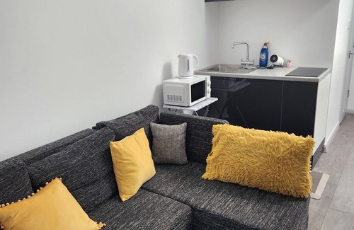 Thamesmead Apartment | Lakeside lodge, home of comfort