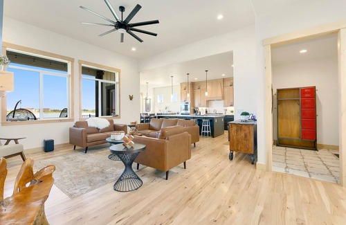 Centerra House | Lakeside Luxury - Hot Tub, Pool Table, and Views