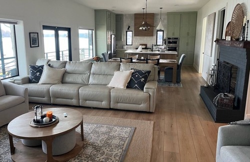 Troutman House | Lakeside Luxury Retreat on Lake Norman