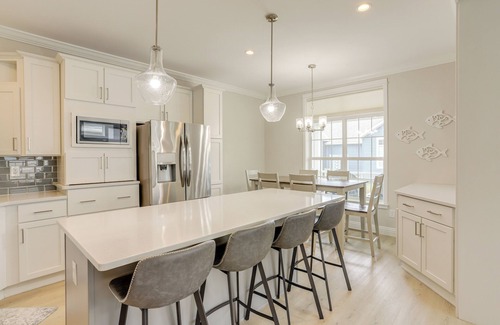 Marblehead House | Lakeside Marblehead Home w/Screened Patio!