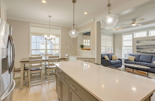 Marblehead House | Lakeside Marblehead Home w/Screened Patio!