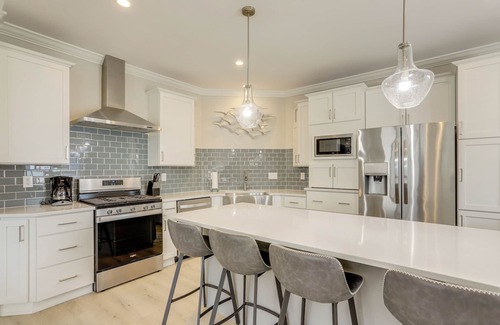 Marblehead House | Lakeside Marblehead Home w/Screened Patio!