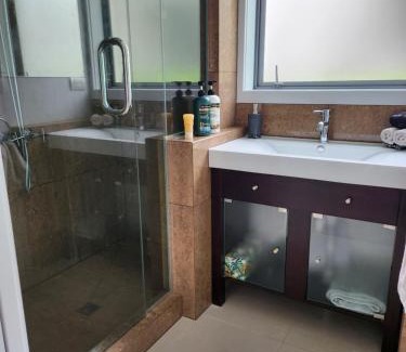 Hamilton Lake Apartment | Lakeside - Minutes to Waikato , Braemar Hospitals