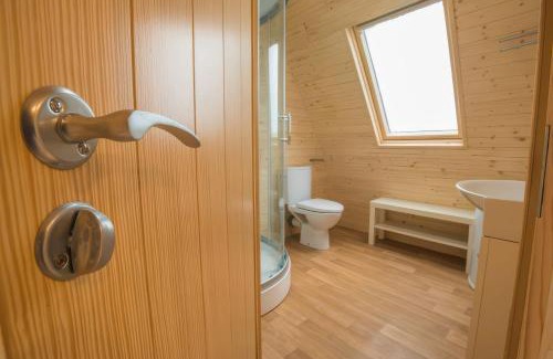 Saddleworth House | Lakeside Pods - pet free