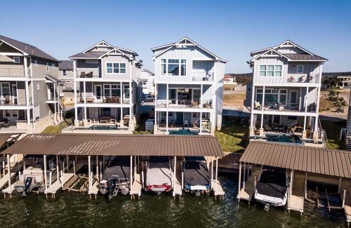Kingsland House | Lakeside Property with Temperature Control Pool on Lake LBJ