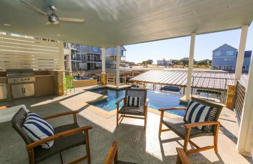 Kingsland House | Lakeside Property with Temperature Control Pool on Lake LBJ
