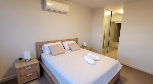 Caroline Springs Apartment | Lakeside Retreat