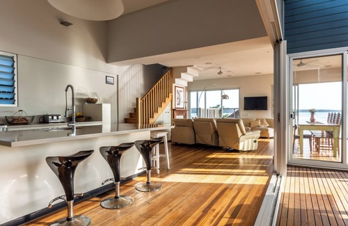 Central Coast House | Lakeside Retreat for Families & Groups – Spacious 5-Bedroom Home with Pool