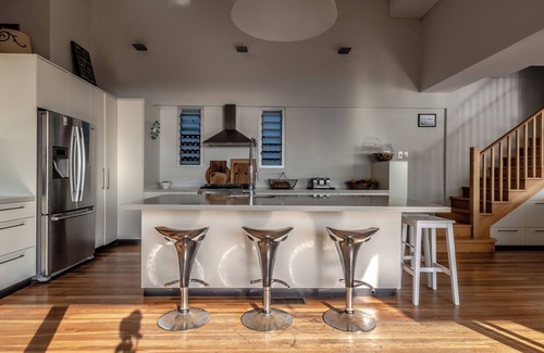 Central Coast House | Lakeside Retreat for Families & Groups – Spacious 5-Bedroom Home with Pool