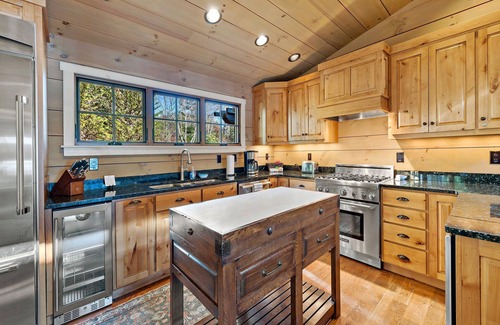 Nebo House | Lakeside Retreat | Pet-friendly, Grill, Fire Pit & Stunning Lakefront Views!