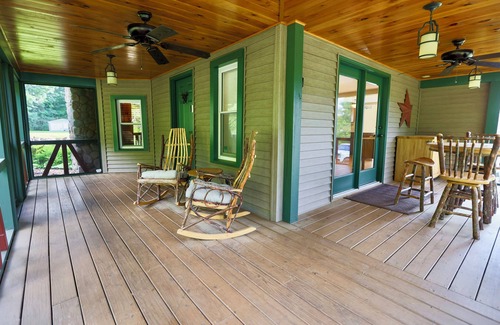Broadalbin House | Lakeside Retreat with Guest Cottage on 5+ Acres