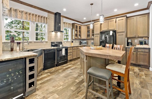 Marion House | Lakeside Sanctuary - Private Lakeshore | Family Friendly | Kayaks Available