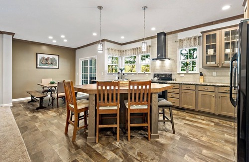 Marion House | Lakeside Sanctuary - Private Lakeshore | Family Friendly | Kayaks Available