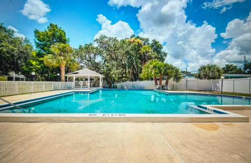 Inverness House | Lakeside Serenity Retreat