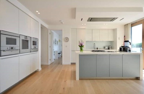 Lechlade Cabin | Lakeside Villa at Award Winning Lakes By Yoo. Northbow Lodge is a Family Haven