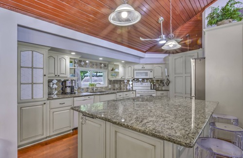 DeLand House | Lakeside w/private dock! Beaches 45 mins/Orlando MCO 1 hour/Ocala NF 15 mins