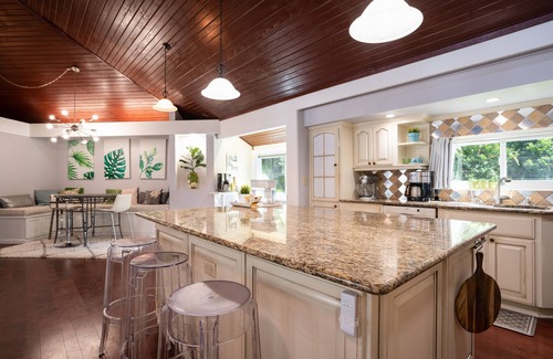 DeLand House | Lakeside w/private dock! Beaches 45 mins/Orlando MCO 1 hour/Ocala NF 15 mins