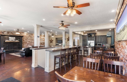 Laketown House | Laketown Lodge (Sleeps 30+)