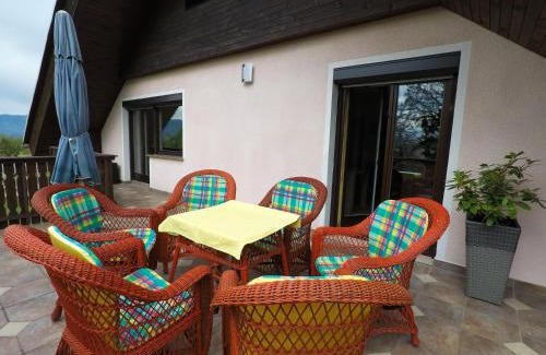 Zirovnica Apartment | Lakeview Apartment Maja near Bled
