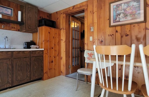 North Sebago Apartment | Lakeview Apartment-Private Beach-Pets Welcome - Round Table Lodge, Sebago, Maine